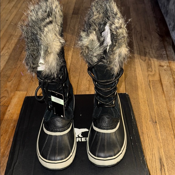 Sorel Black and Gray Winter Boots - Picture 5 of 17